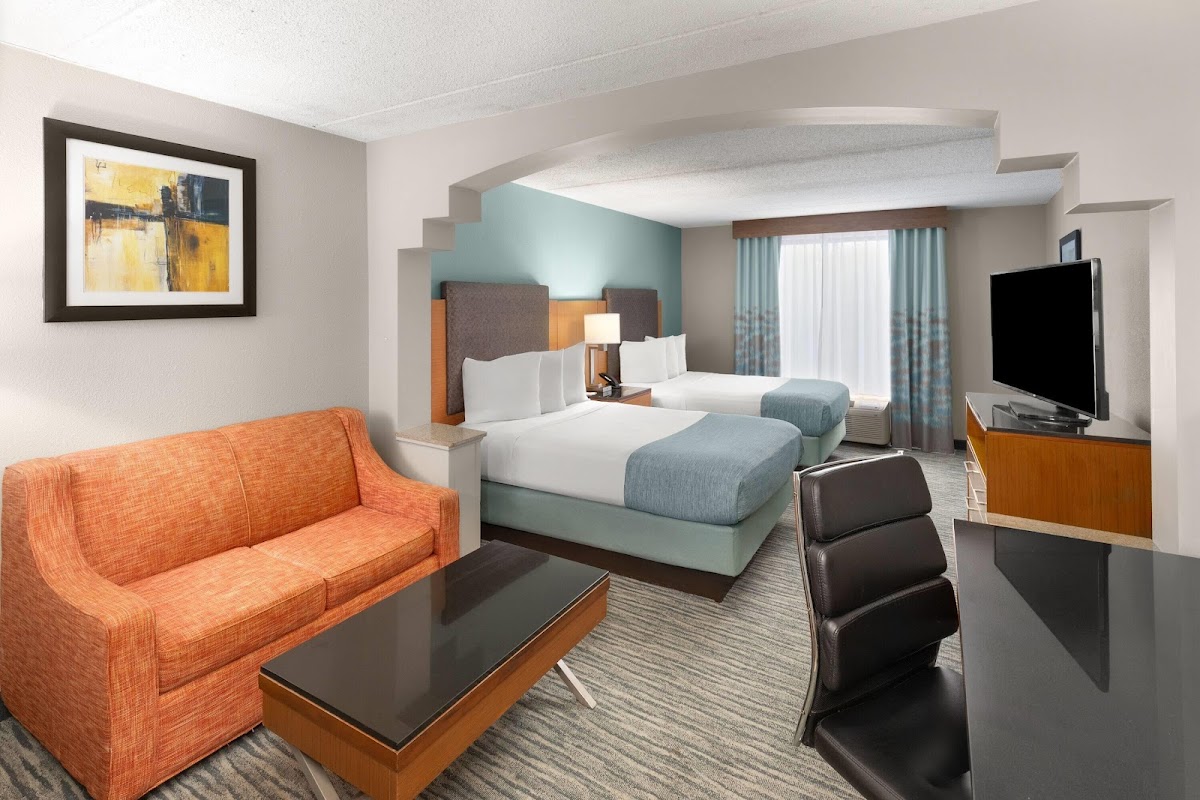 Wingate by Wyndham Greensboro/Coliseum photo 2