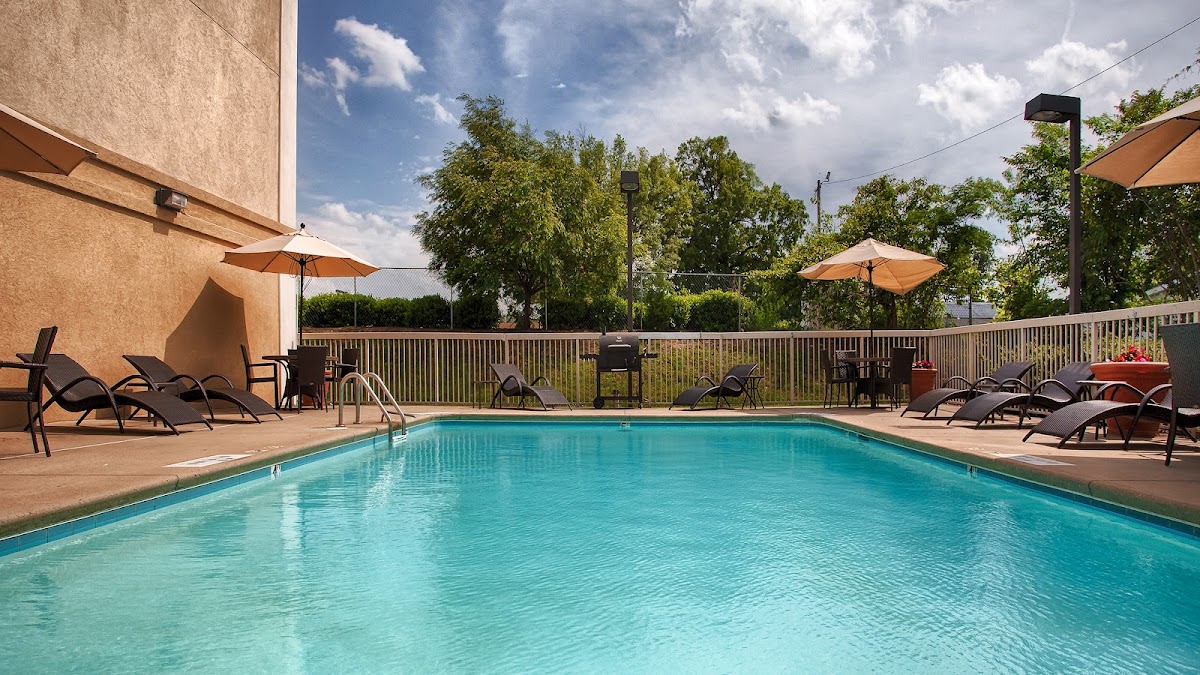 Wingate by Wyndham Greensboro/Coliseum photo 3