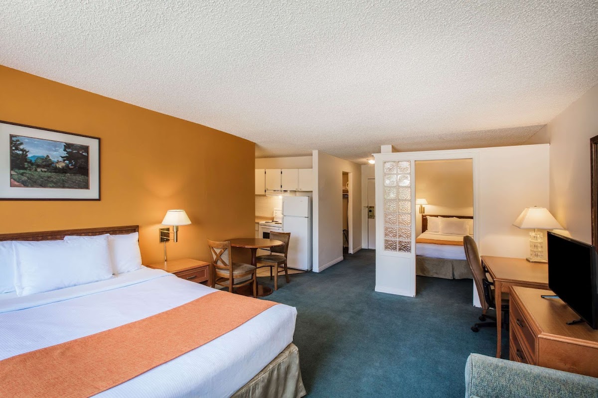 Howard Johnson by Wyndham Victoria photo 2