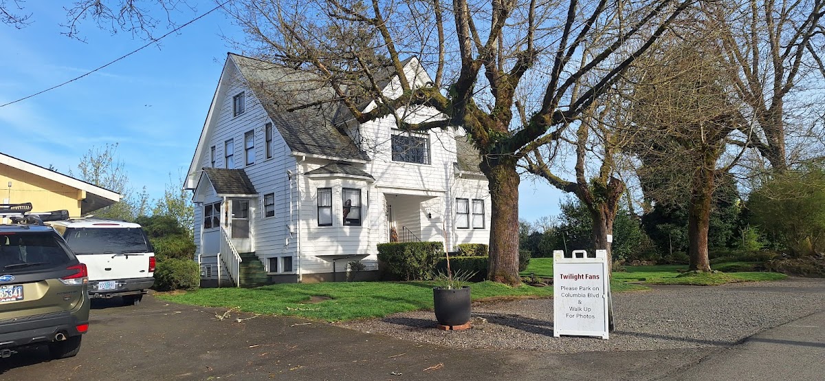 Twilight Swan House