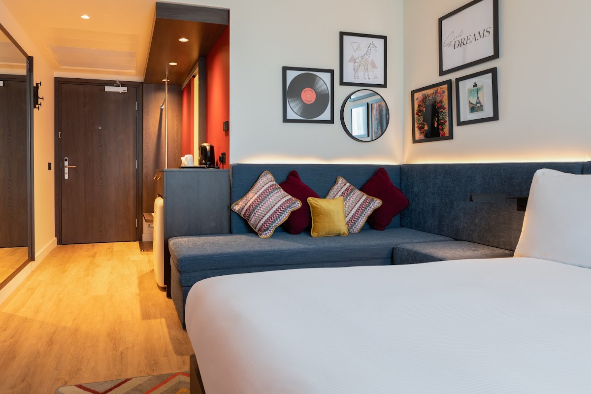 Hampton by Hilton Ashford International photo 2