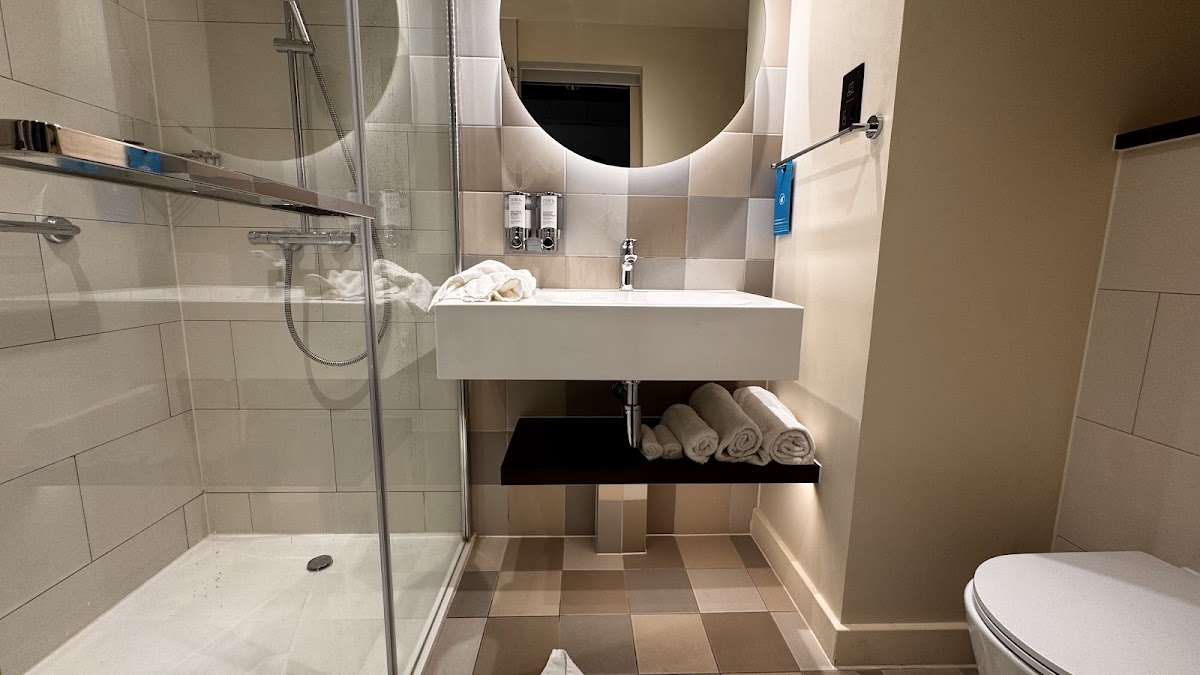Hampton by Hilton Ashford International photo 3
