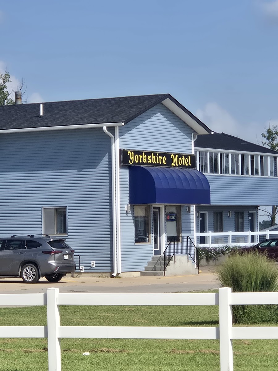 Yorkshire Inn & Suites photo 2
