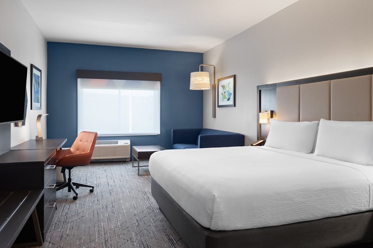 Holiday Inn Express & Suites Tampa East - Ybor City by IHG photo 2