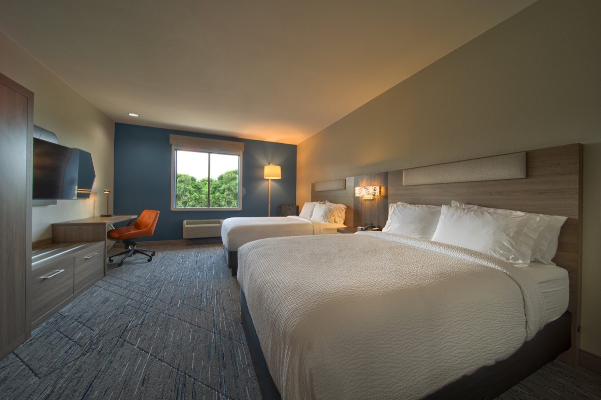 Holiday Inn Express & Suites Cleveland by IHG photo 2
