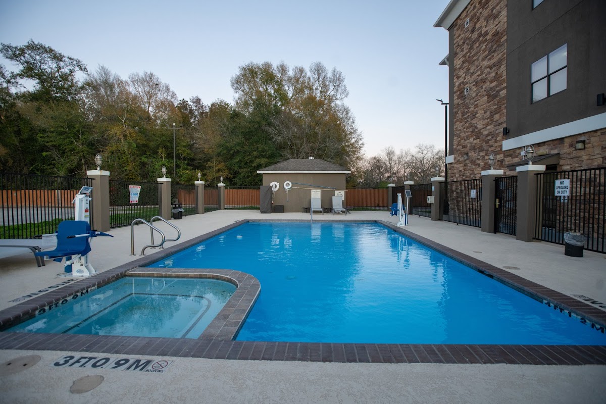 Holiday Inn Express & Suites Cleveland by IHG photo 3