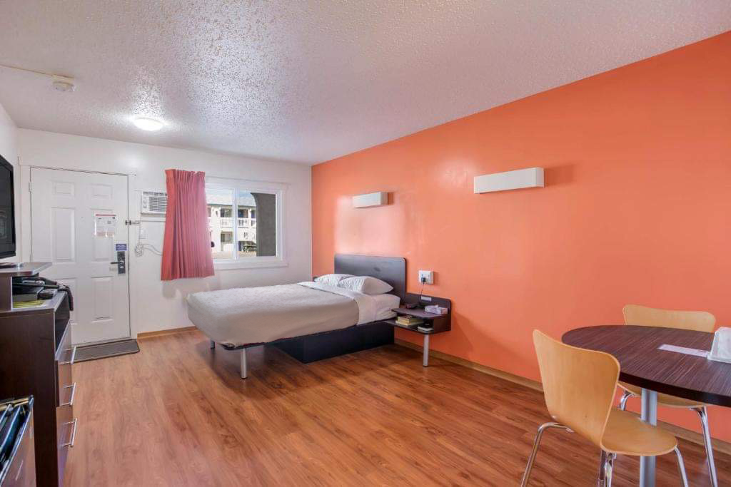 Motel Bo Camrose photo 2