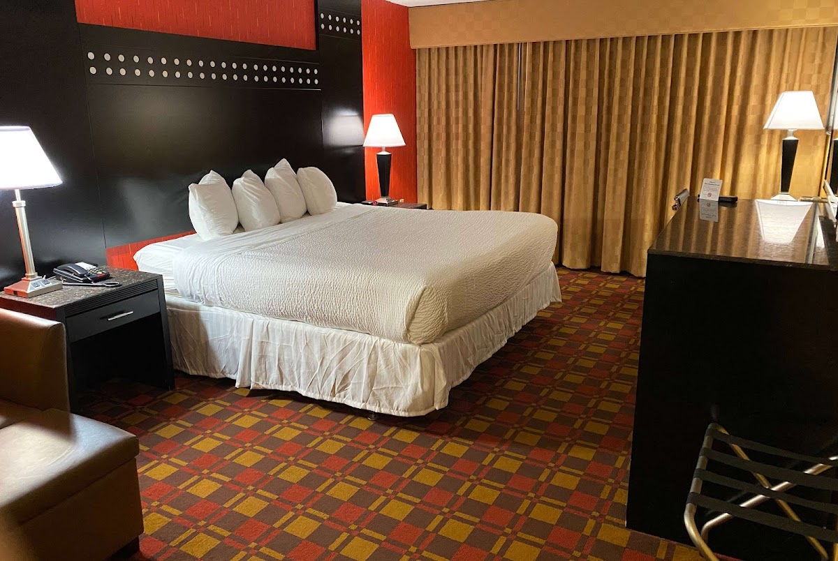 Ramada by Wyndham Rochelle Park Near Paramus photo 2