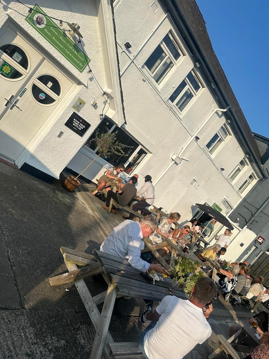 Ty glyndwr Hotel and Su's cocktail bar Bangor