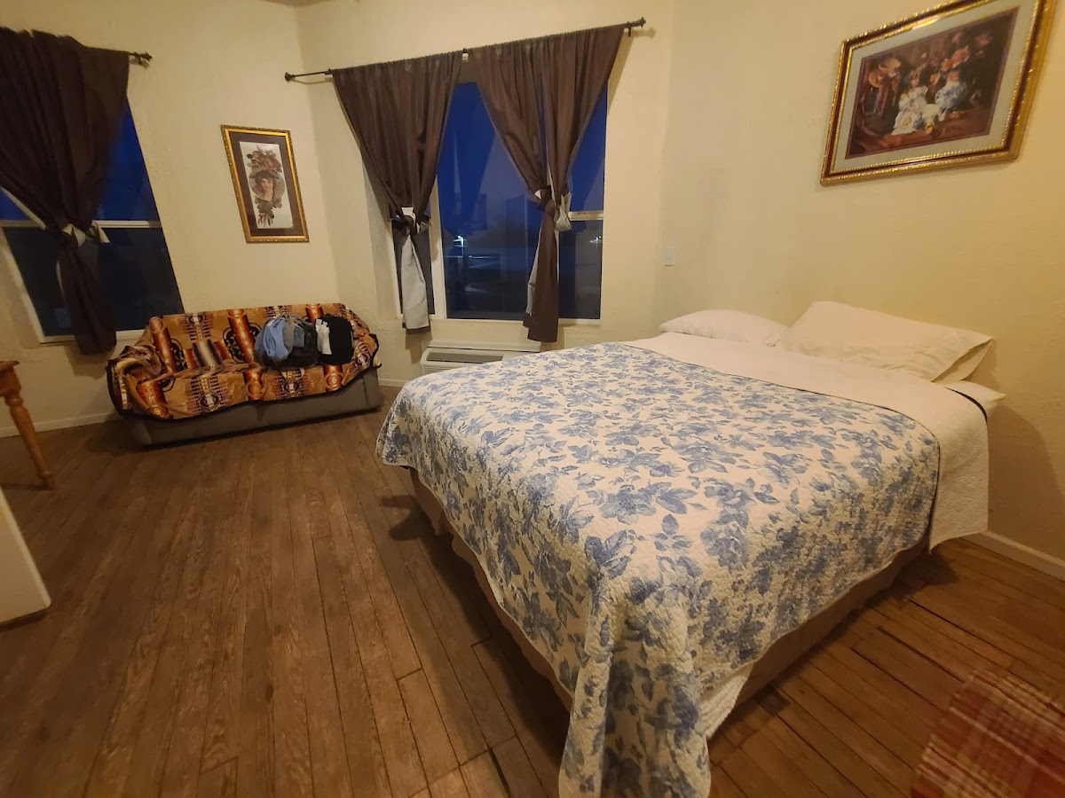 Holly Inn Suites