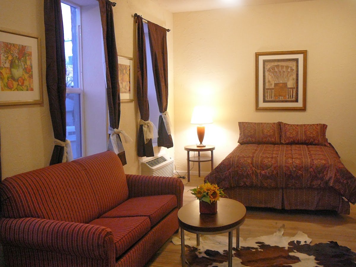 Holly Inn Suites photo 2