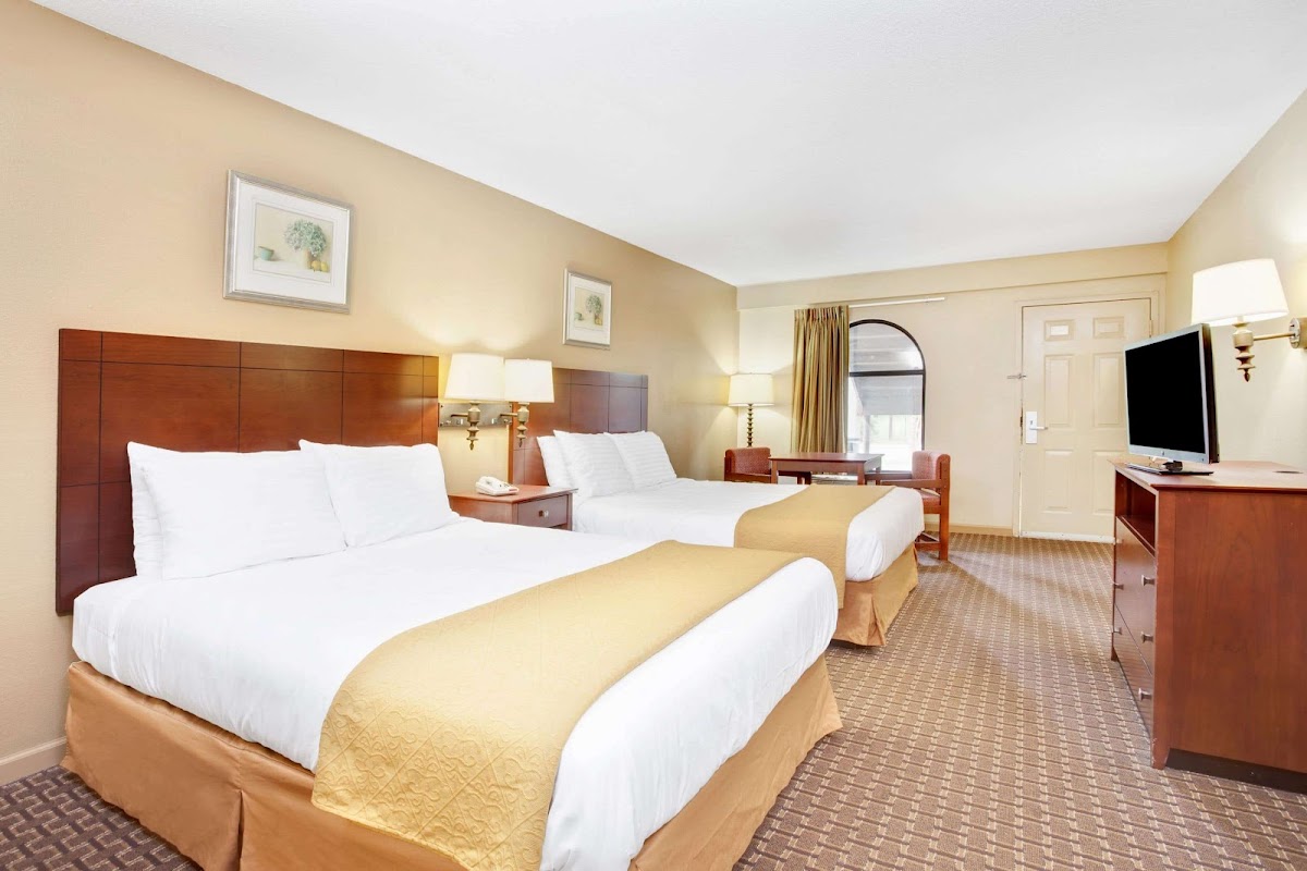 Days Inn & Suites by Wyndham Stockbridge South Atlanta photo 2