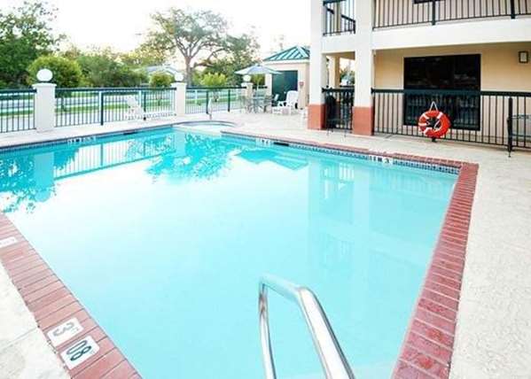 Econo Lodge Inn & Suites Ocean Springs - Biloxi photo 3