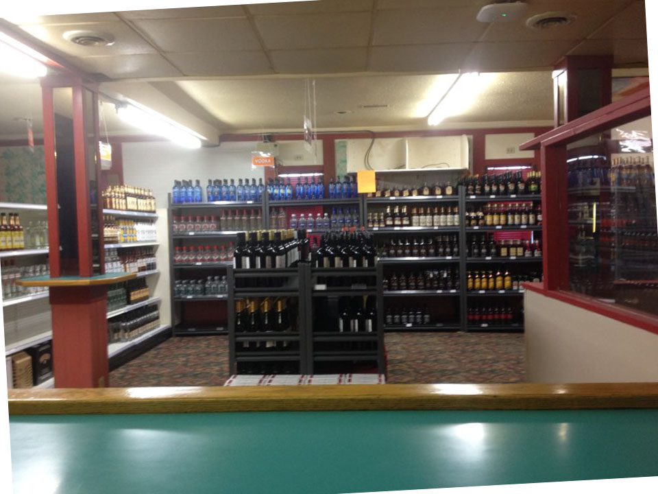 Royal Hotel (Liquor Store, Cold Beer+Wine)