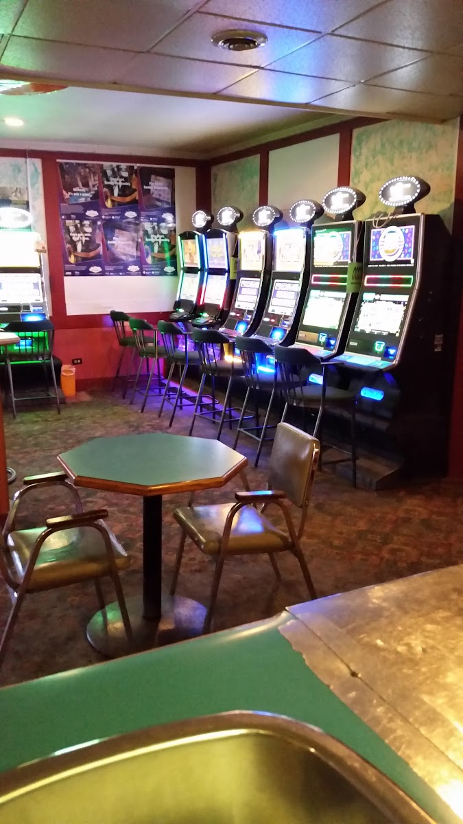 Royal Hotel (Liquor Store, Cold Beer+Wine) photo 2
