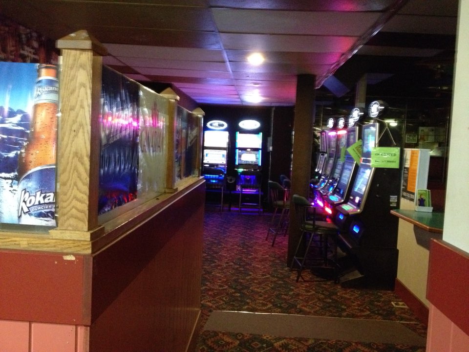 Royal Hotel (Liquor Store, Cold Beer+Wine) photo 3