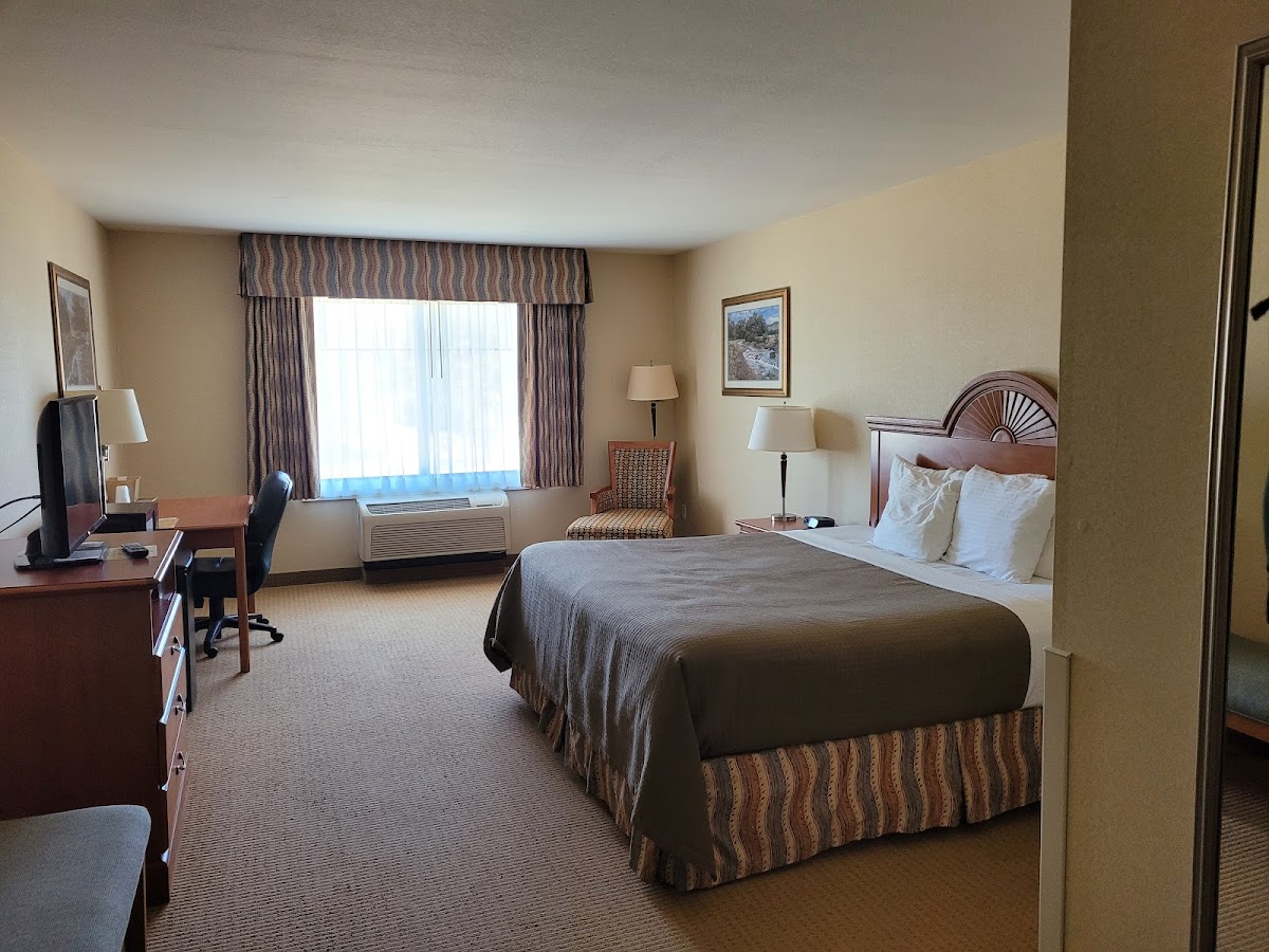 Red Coach Inn & Suites photo 2