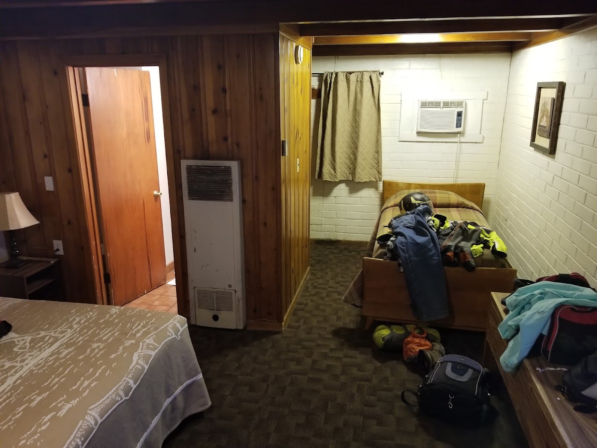 Quarter Horse Motel photo 2