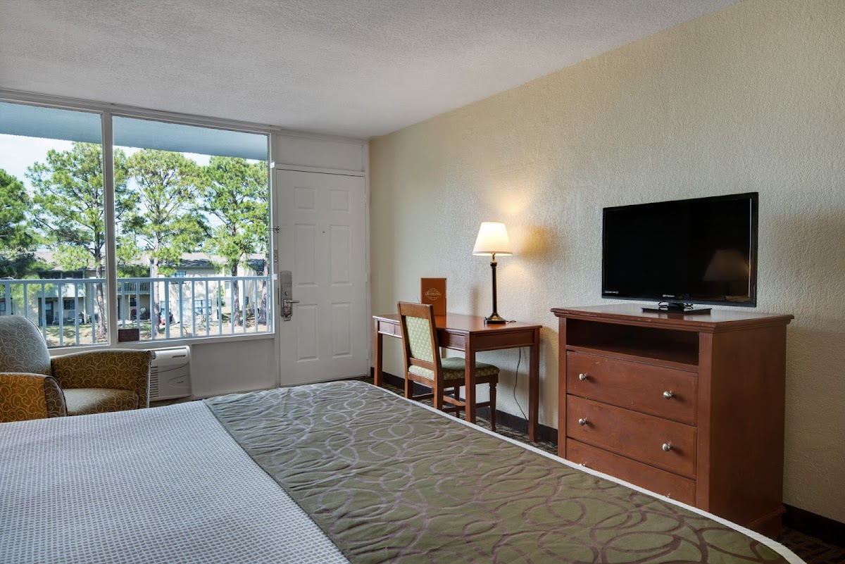 Baymont by Wyndham Panama City Beach photo 2