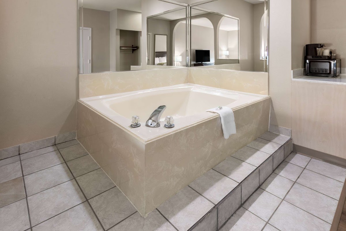 Baymont by Wyndham Houston Brookhollow photo 3