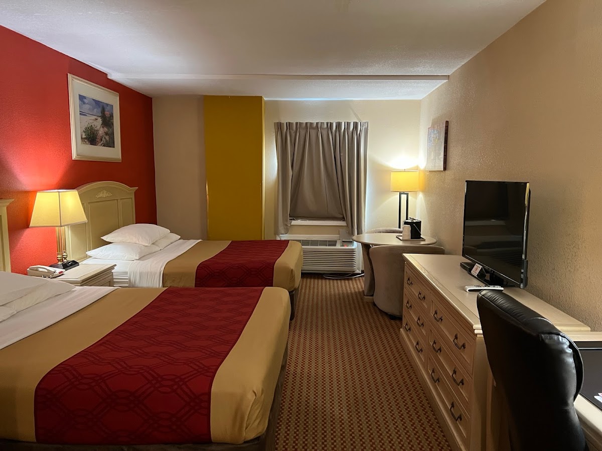 Econo Lodge Inn & Suites Walnut photo 2