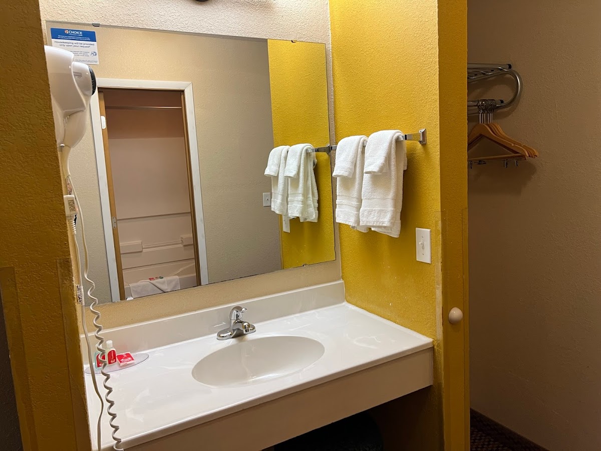 Econo Lodge Inn & Suites Walnut photo 3