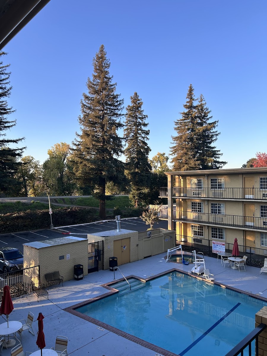 Howard Johnson by Wyndham Sacramento Downtown photo 3