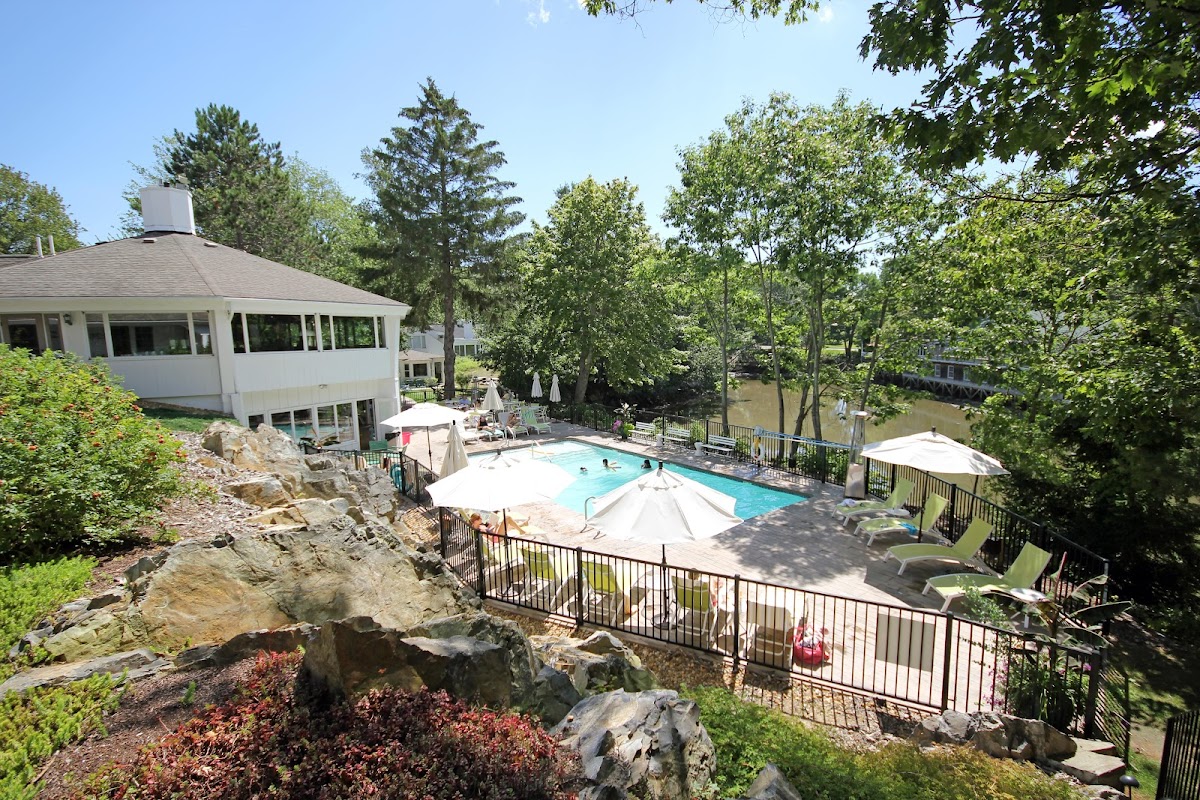 The Lodge On The Cove