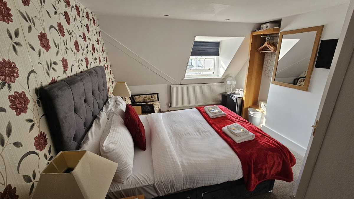 kempfield house hotel & saint James pub