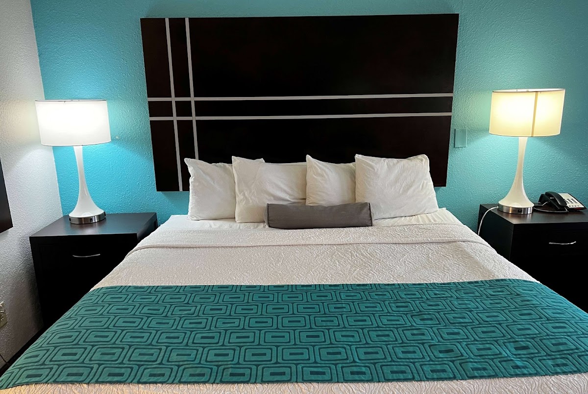 Howard Johnson by Wyndham Houston Heights/Downtown photo 2