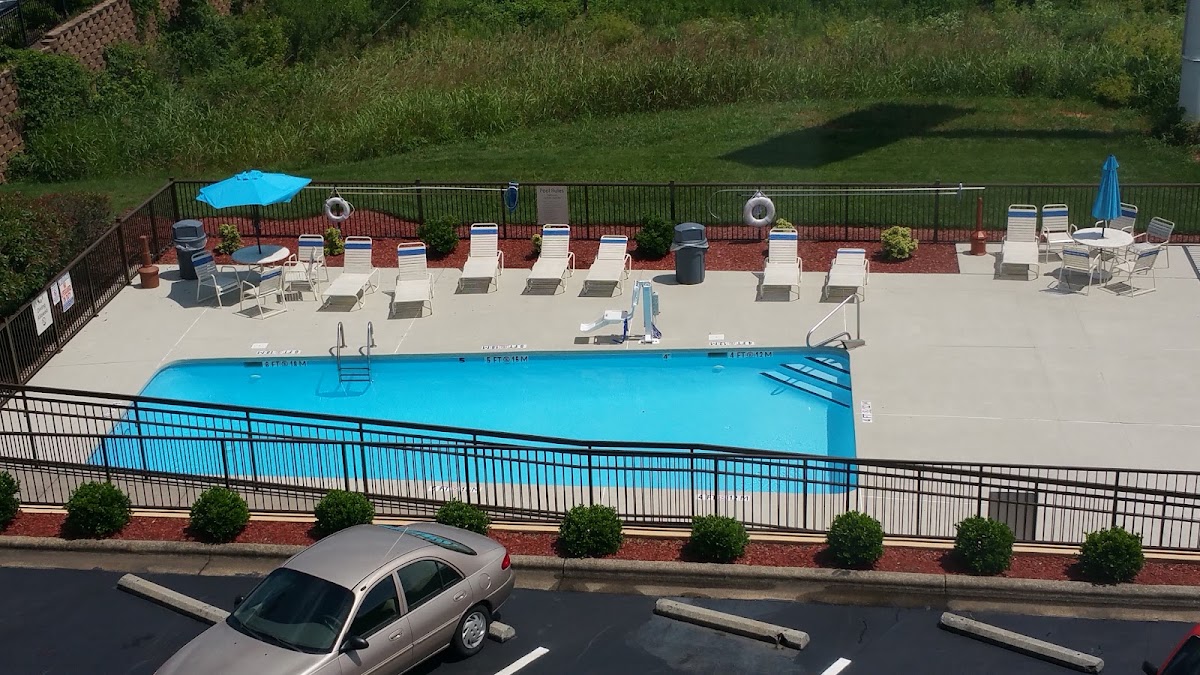 Holiday Inn Express & Suites Greensboro-(I-40 @ Wendover) by IHG photo 3