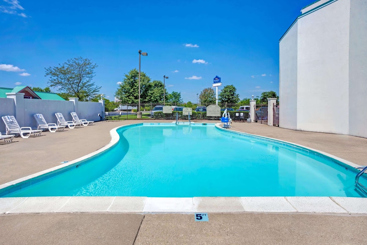 Baymont by Wyndham Louisville Airport South photo 3