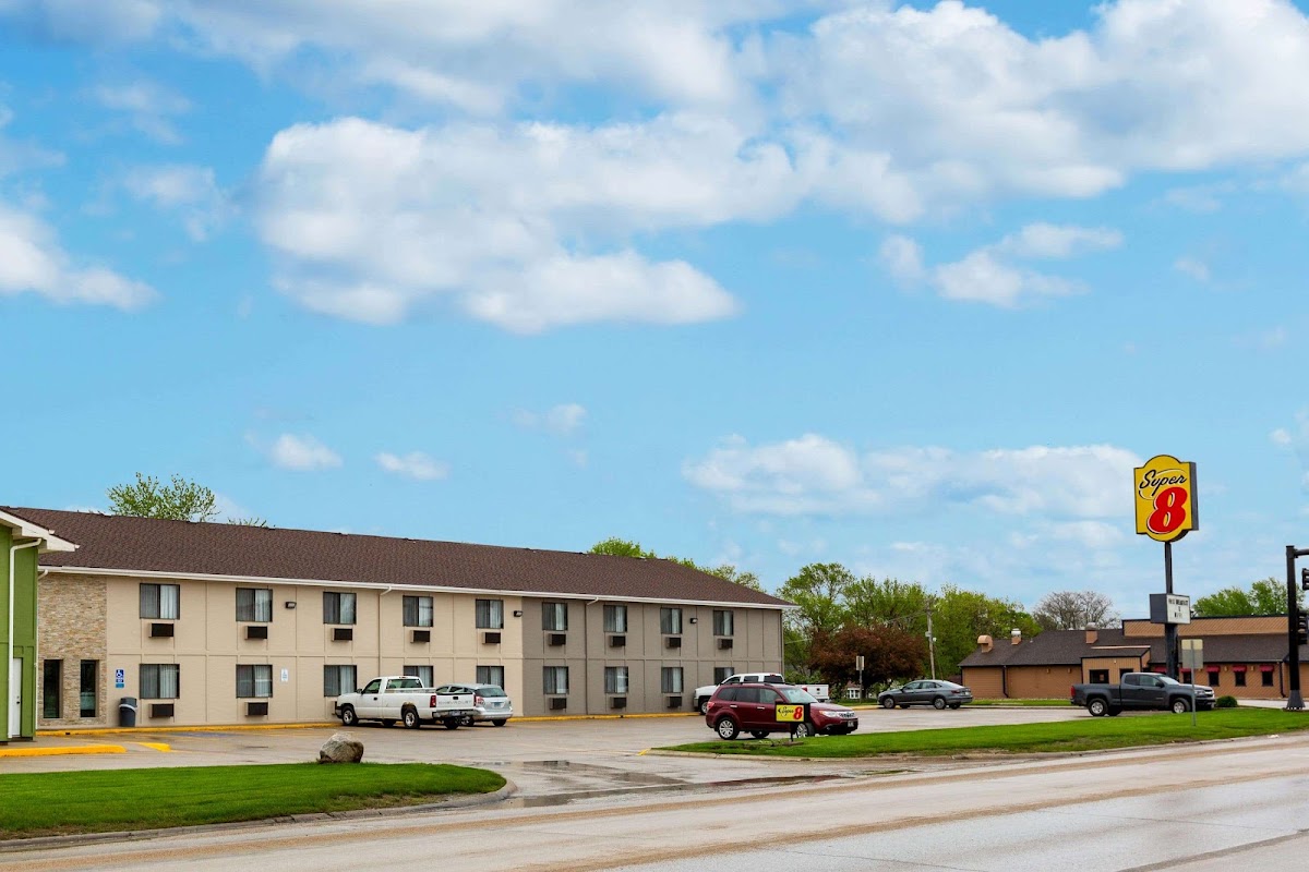 Super 8 by Wyndham Storm Lake