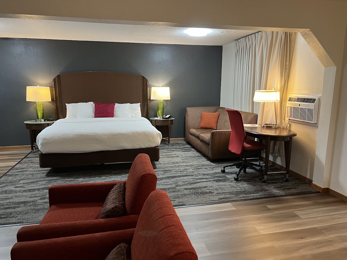 Alliance Hotel & Suites, a Howard Johnson by Wyndham