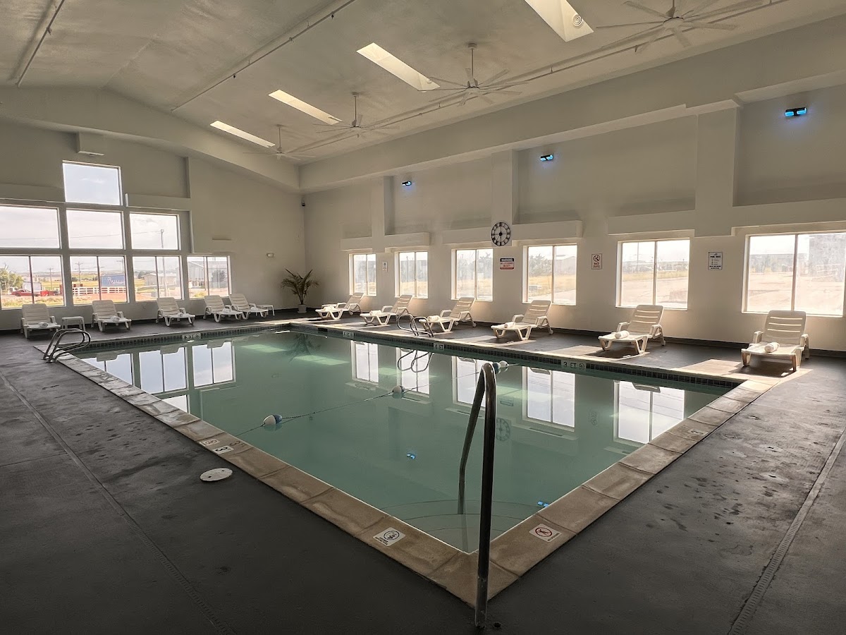 Alliance Hotel & Suites, a Howard Johnson by Wyndham photo 2