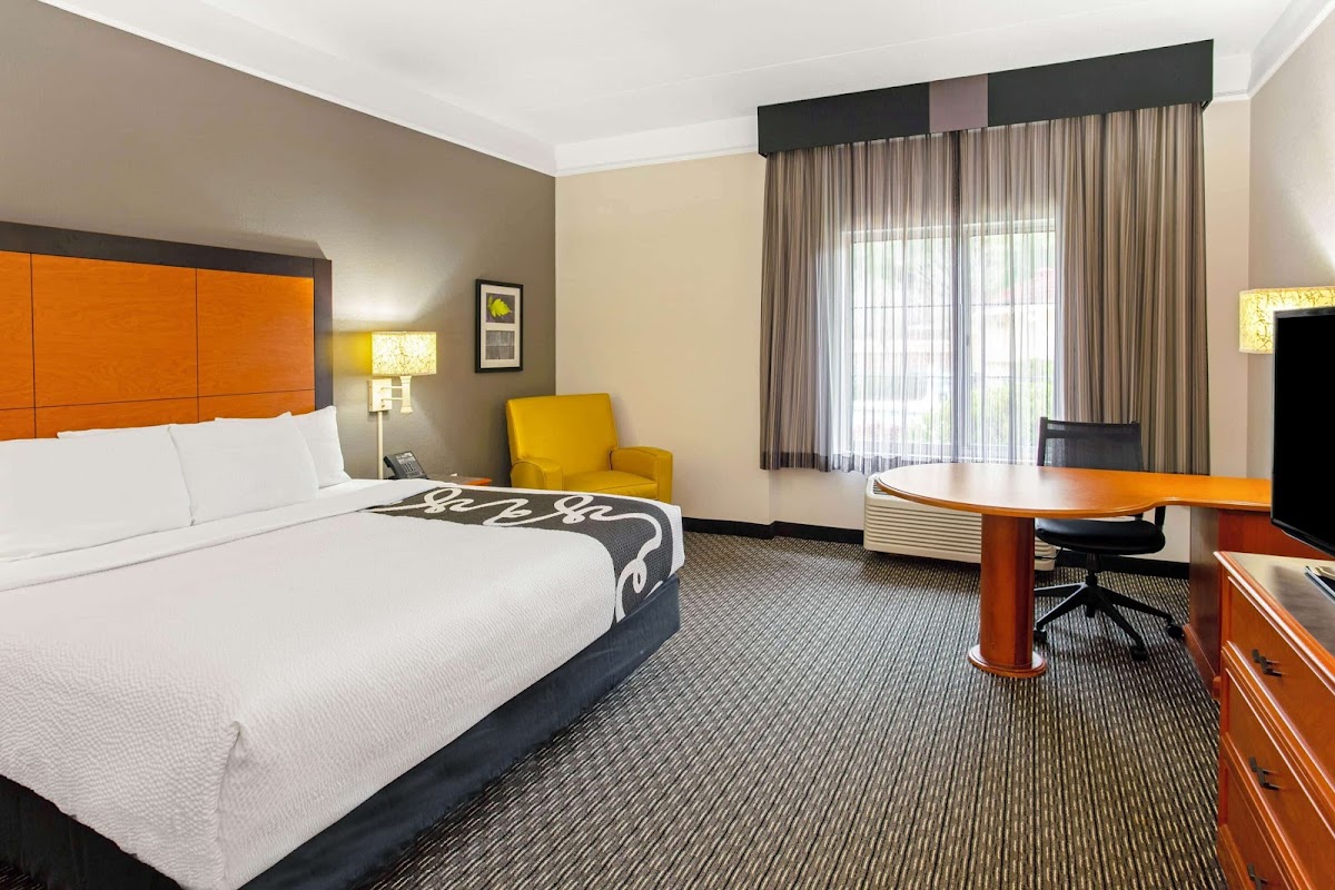 La Quinta Inn & Suites by Wyndham Birmingham Hoover photo 2