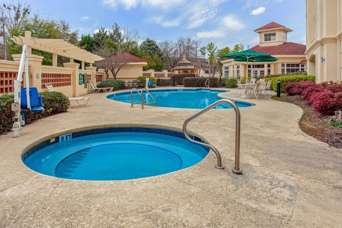 La Quinta Inn & Suites by Wyndham Birmingham Hoover photo 3