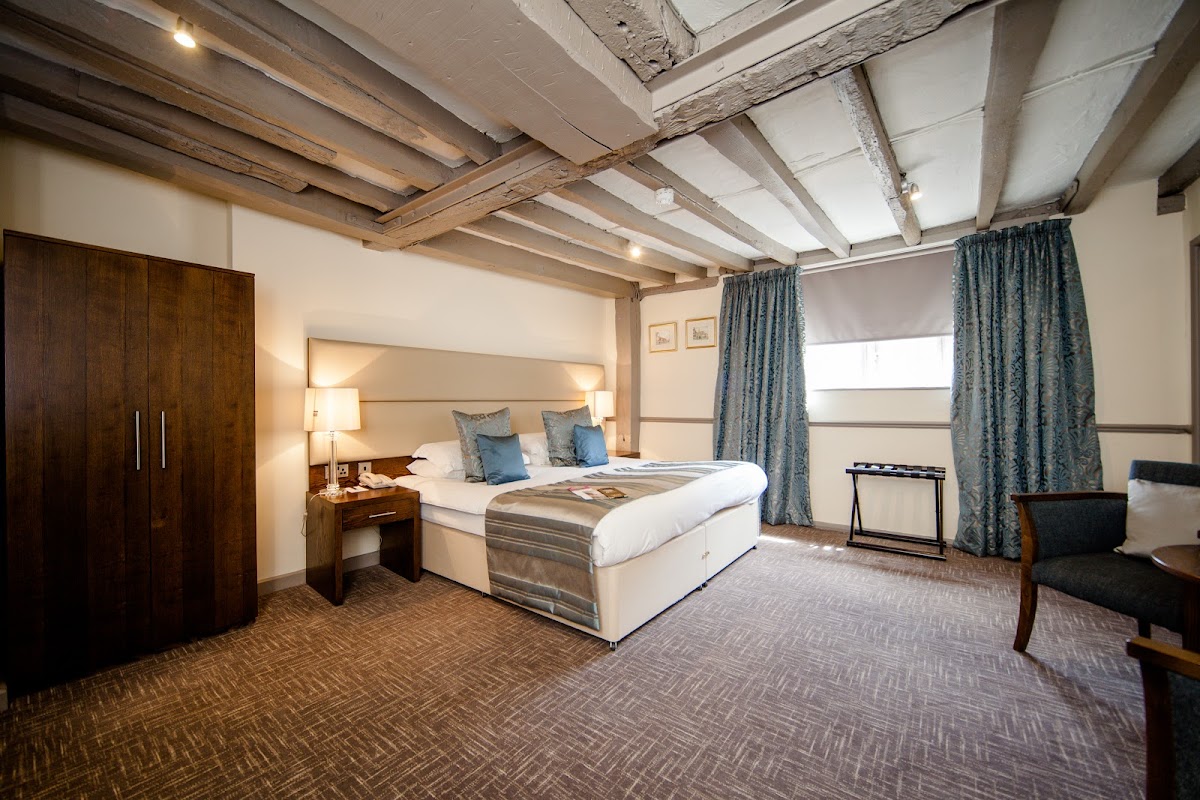 Legacy Rose and Crown Hotel