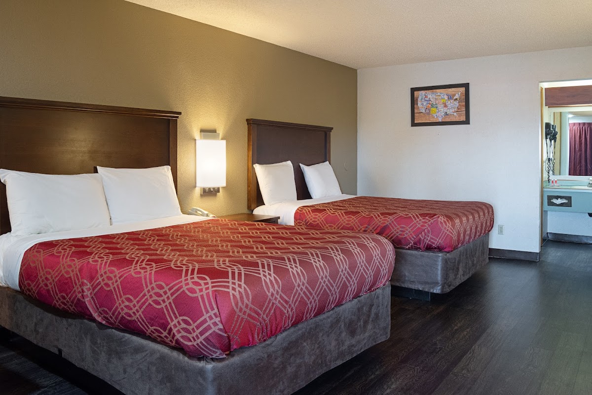 Rose City Inn and Suites photo 2