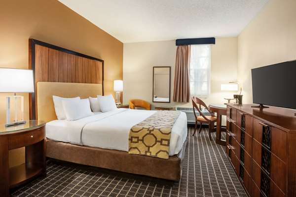 Baymont by Wyndham Florida City photo 2