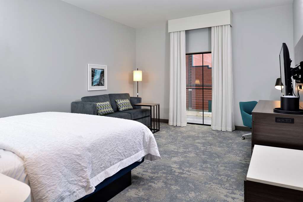 Hampton Inn Cedar Falls Downtown photo 2