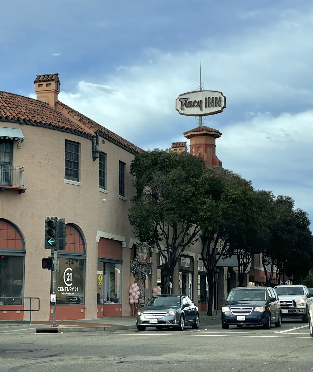 Tracy Inn photo 2