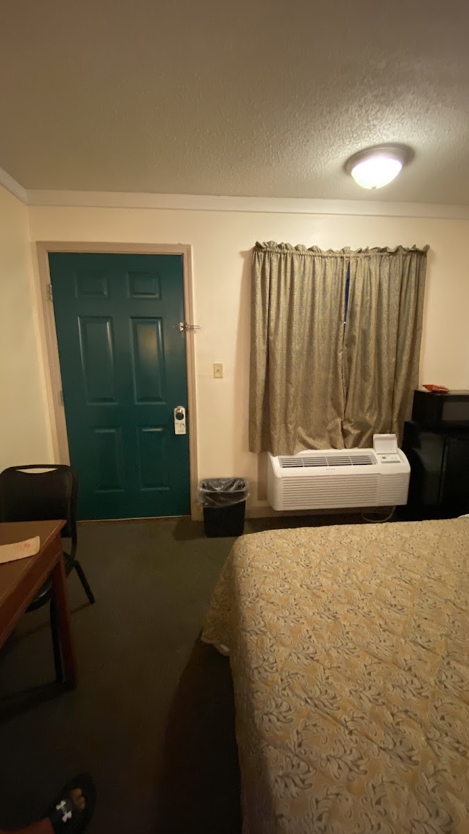 Traveler's Choice Motel photo 2