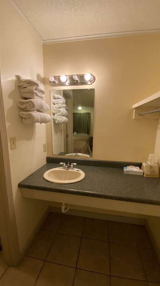 Traveler's Choice Motel photo 3