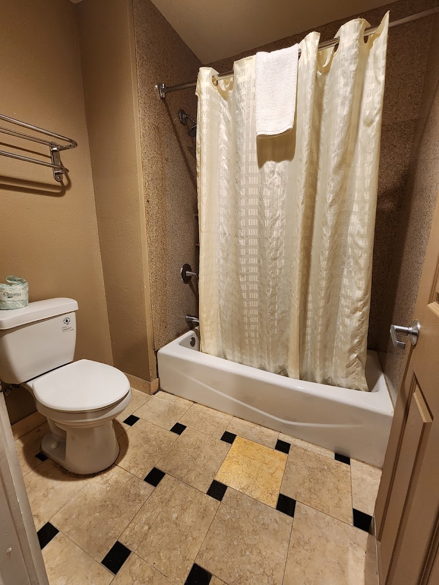 Marinwood Inn & Suites photo 2