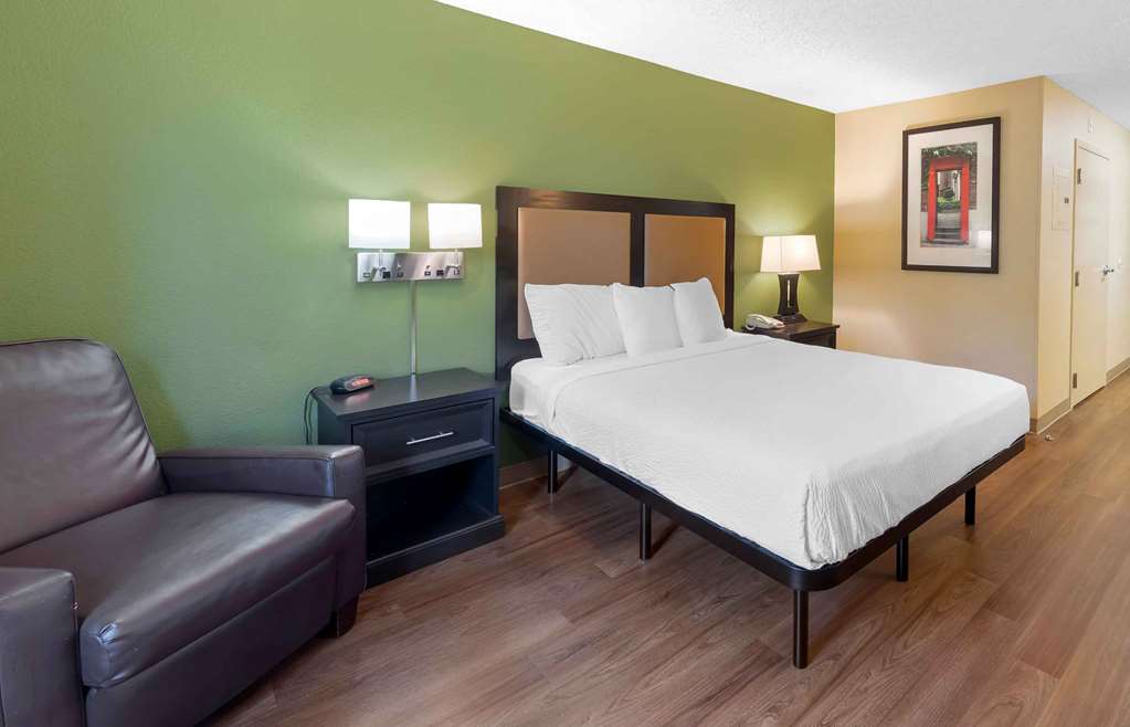 Extended Stay America Select Suites- Rockford - State Street photo 2