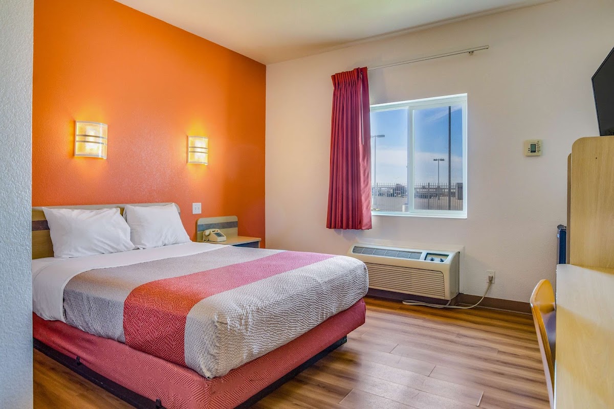 Motel 6 Lemoore, CA photo 2