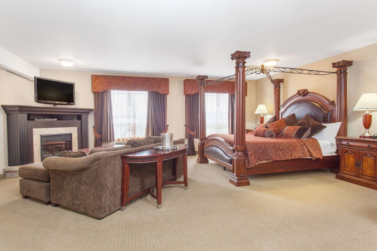Ramada by Wyndham Pincher Creek photo 2