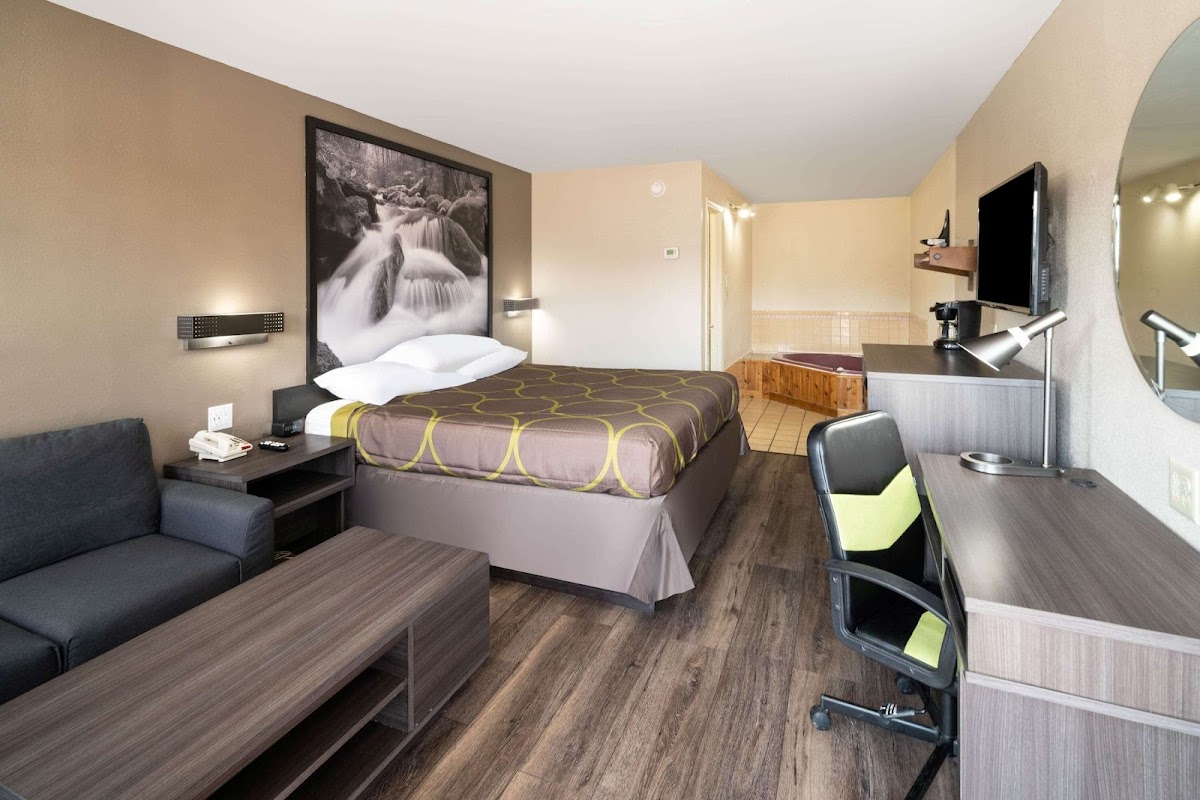 Super 8 by Wyndham Cleveland photo 2