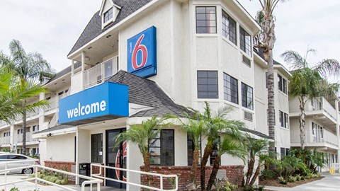 Motel 6 Buena Park, CA - Knotts Berry Farm - Disneyland